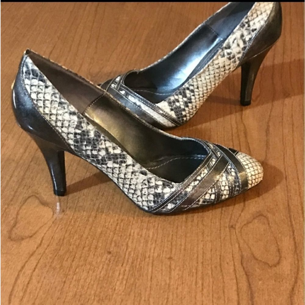 Great Condition Apt 9 Faux Snakeskin Heels Sz 6M